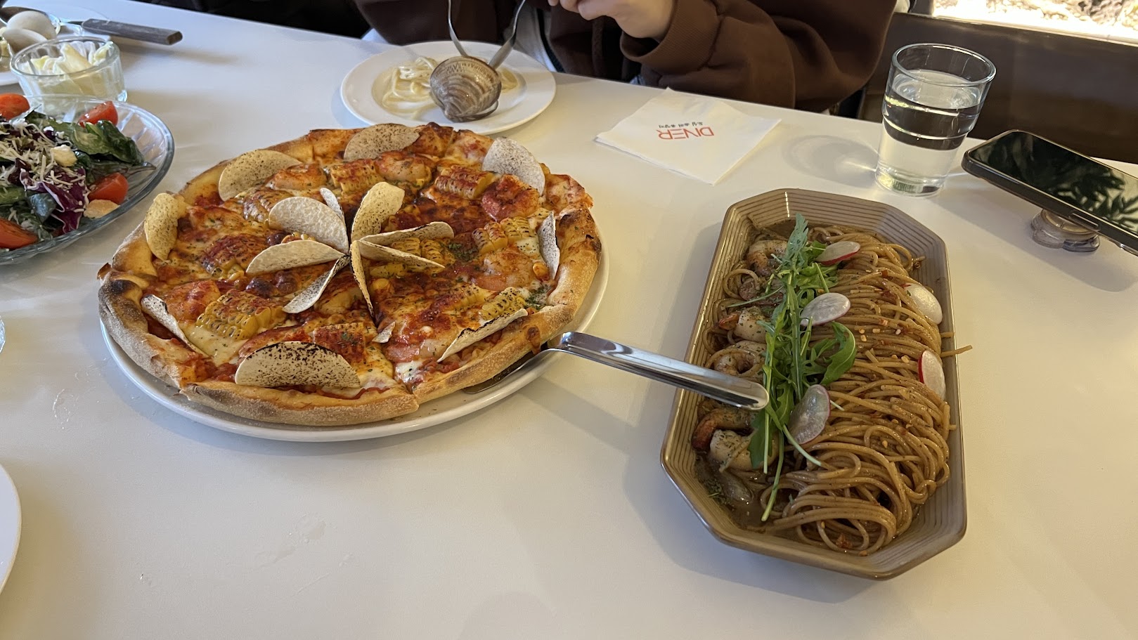 접시에 담긴 고급 요리